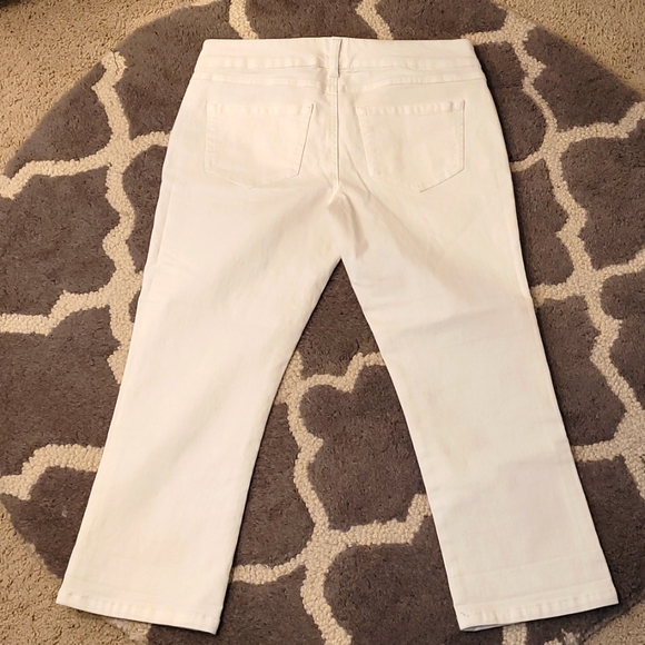 Brody Jeans - White Capri Jeans 💙 SALE! - Picture 5 of 10